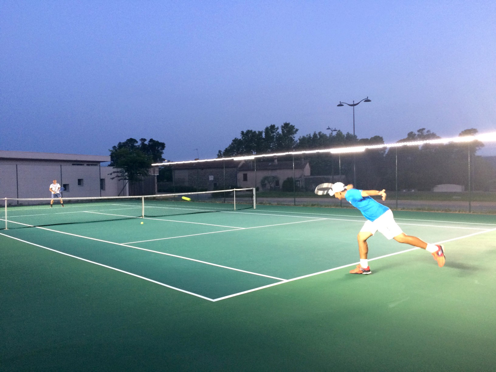 Tweener®’s innovative tennis court floodlights provide guaranteed glare-free play.